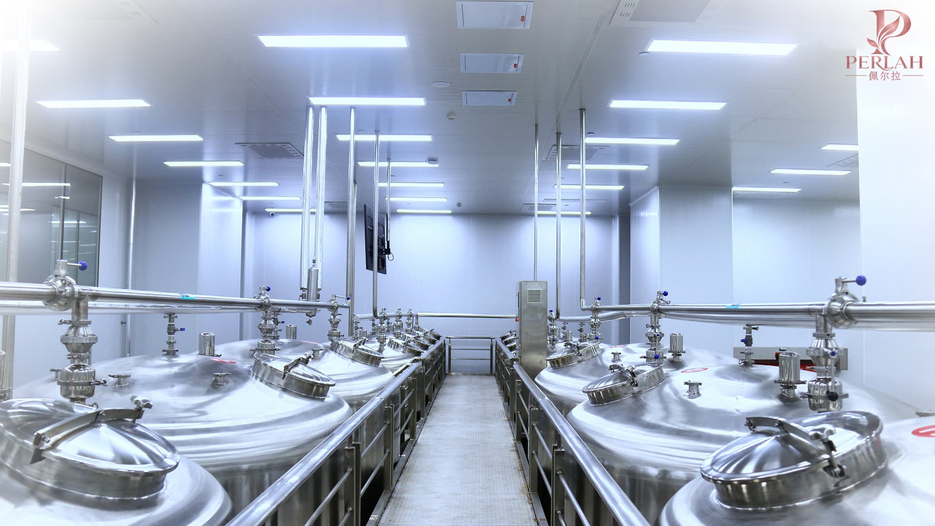 Bulk cosmetic formula production equipment